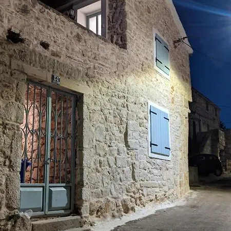 Stone House Bella